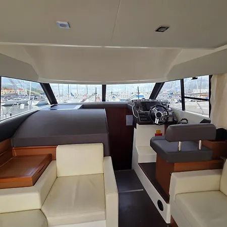 Vedette Kefi Prestige 350 Fly * Les Sables-dʼOlonne